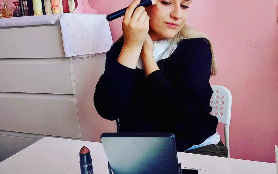 Kurz líčení s profesionální make-up artistkou pro 1 i 2 os.