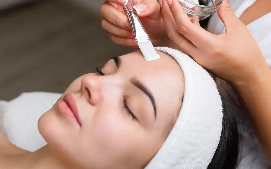 Kosmetické ošetření: čištění, masáž i denní líčení