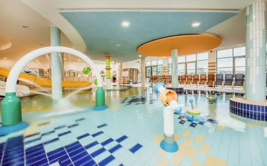 Sárvár: VitalMED Hotel **** propojený s lázněmi s neomezeným vstupem do termálních bazénů a saun + polopenze