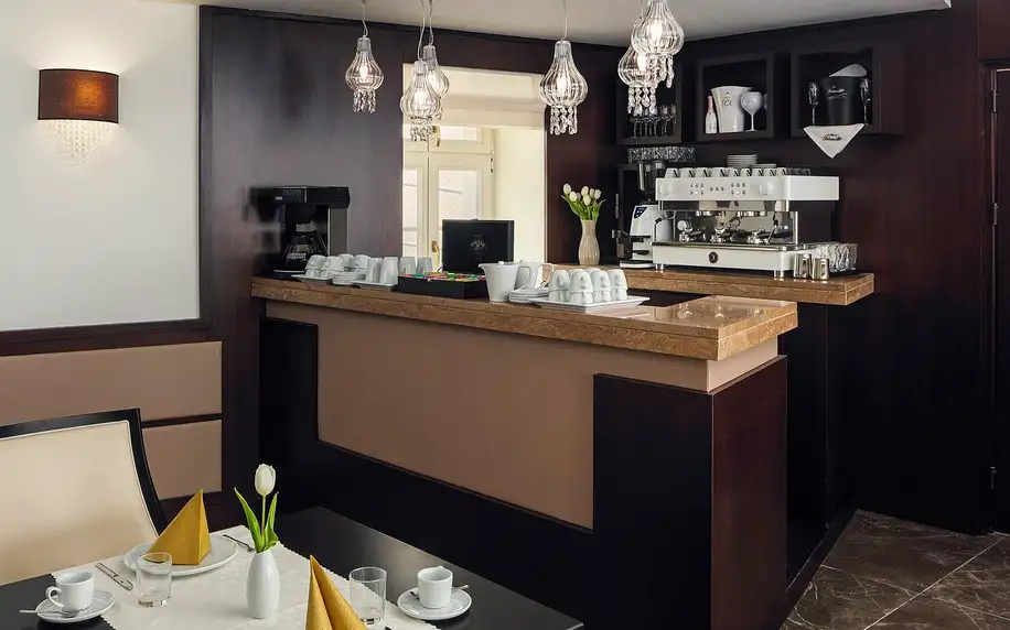Luxusní butikový hotel ve Varech: snídaně i procedury