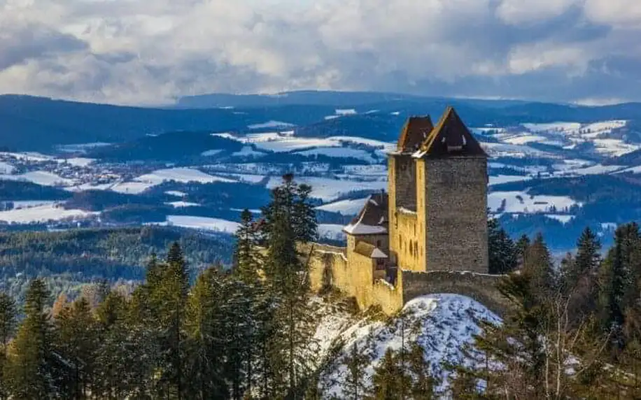 CHKO Šumava v Městském Hotelu Bobík *** s polopenzí, vstupem do bazénu, 3 procedurami a Nordic Walking holemi