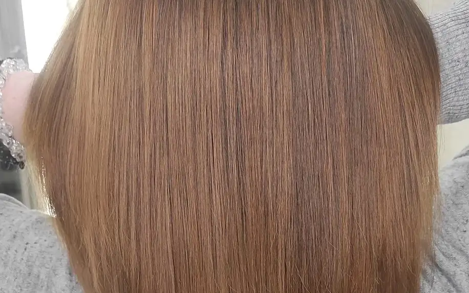 Barva, střih i keratin pro vlasy různých délek