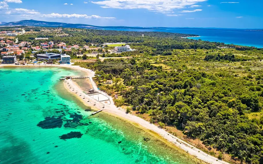 Chorvatský Pag: hotel přímo na pláži, polopenze