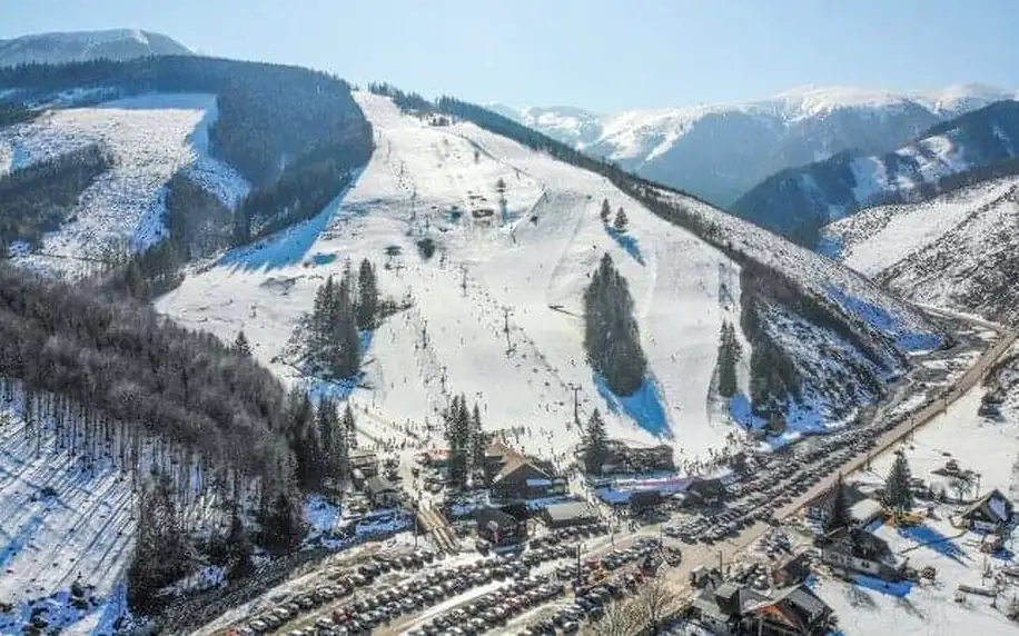 Malá Fatra: Hotel Boboty *** s polopenzí, bazénem, fitness, dětským hřištěm a hracím koutkem s kinem