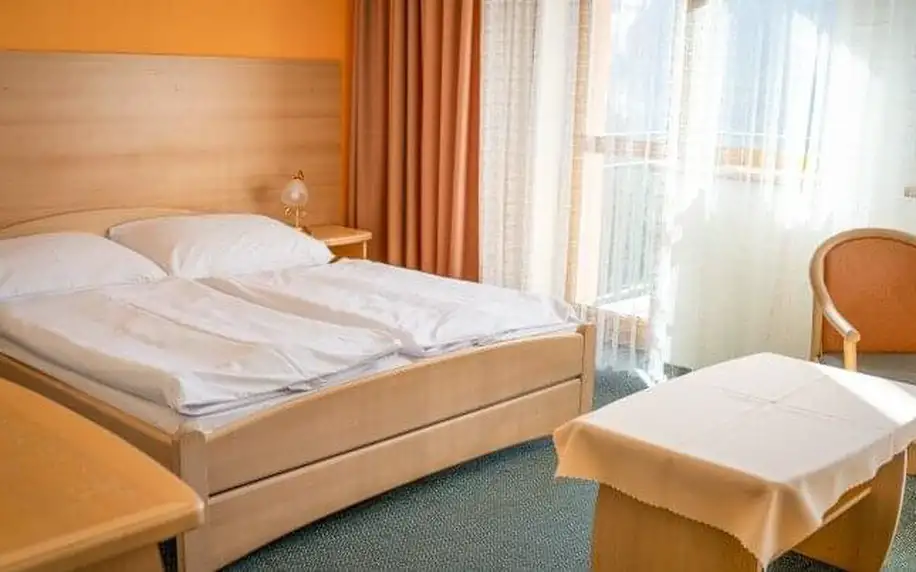 Malá Fatra: Hotel Boboty *** s polopenzí, bazénem, fitness, dětským hřištěm a hracím koutkem s kinem