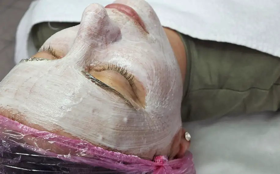 Vakuovou válečkovou masáží proti celulitidě
