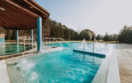 Pobyt nedaleko Egeru: termální bazény a polopenze, 2 děti zdarma