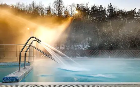 Pobyt nedaleko Egeru: termální bazény a polopenze, 2 děti zdarma