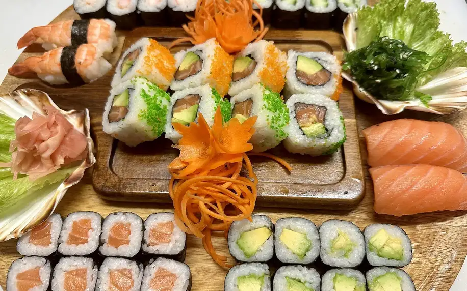 Sushi sety: 24-50 ks s okurkou, lososem i chirashi