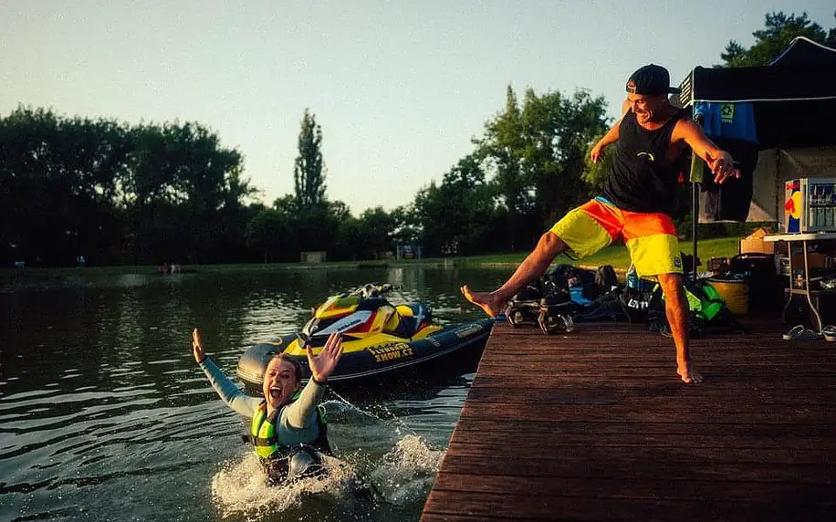 Základy flyboardingu s mistrem ČR Petrem Civínem a týmem Flyboardshow