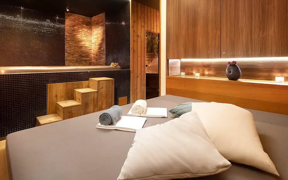 Soukromé spa Klasik: sauna, vířivka a láhev dle výběru
