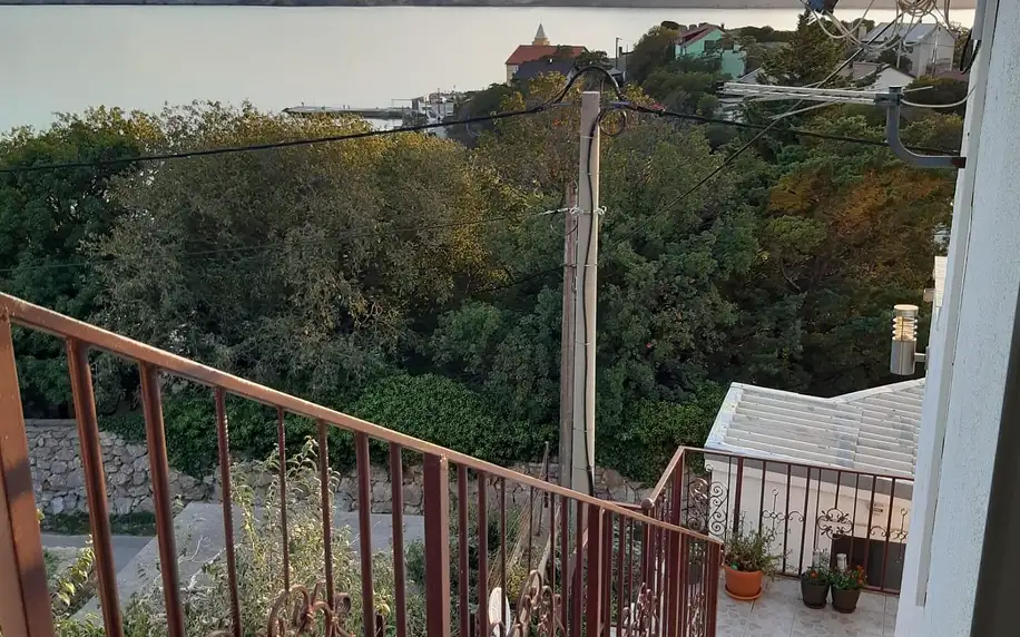Apartmány s balkonem v chorvatském Karlobagu