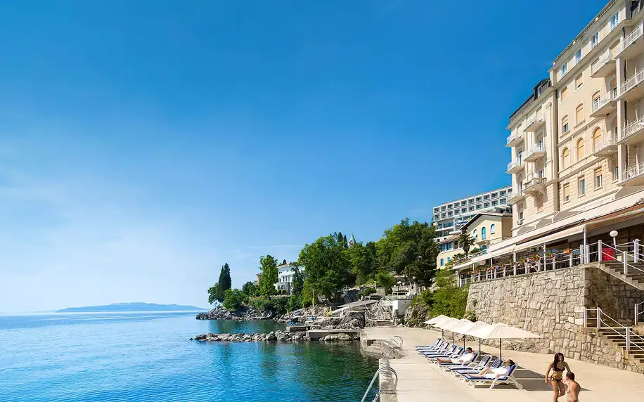 Dovolená na Istrii: hotel na pláži, vnitřní bazén