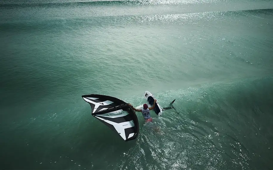Individuální kurz wing-surfingu pro 1 či 2 osoby