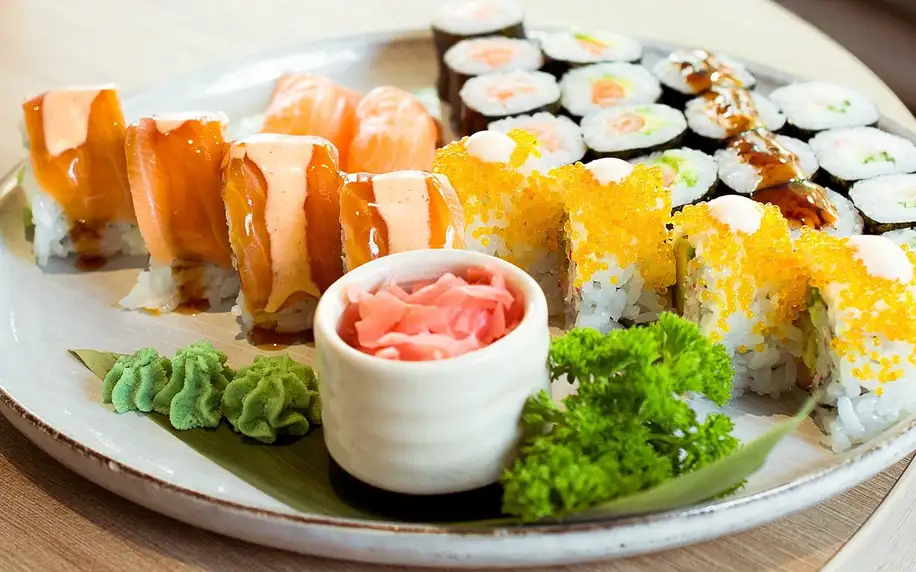 26 kousků sushi v moderním bistru v pasáži Alfa
