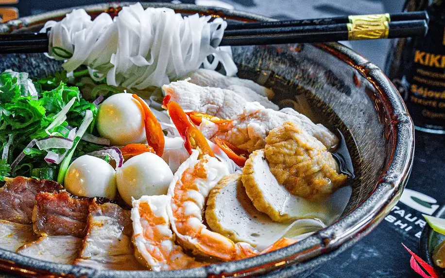 Vietnamská polévka Phở Tháp Cẩm s tygřími krevetami