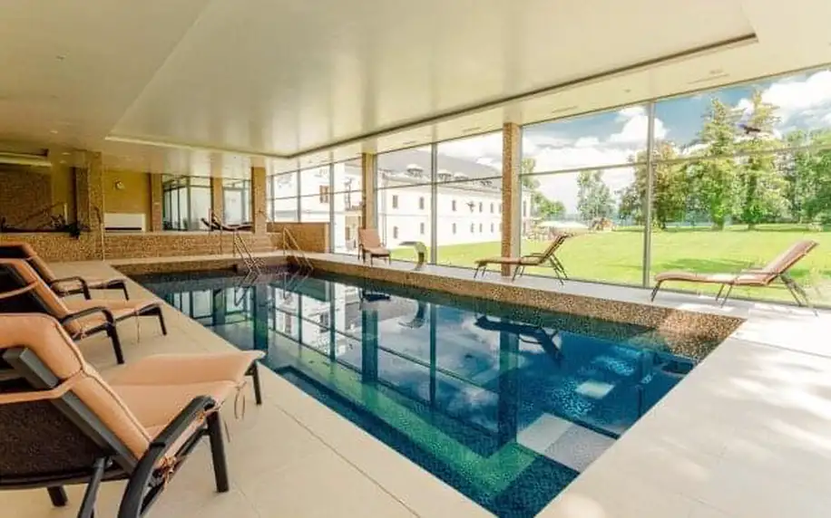 CHKO Ponitří v Chateau Appony **** s polopenzí, wellness s panoramatickým bazénem a historickou knihovnou