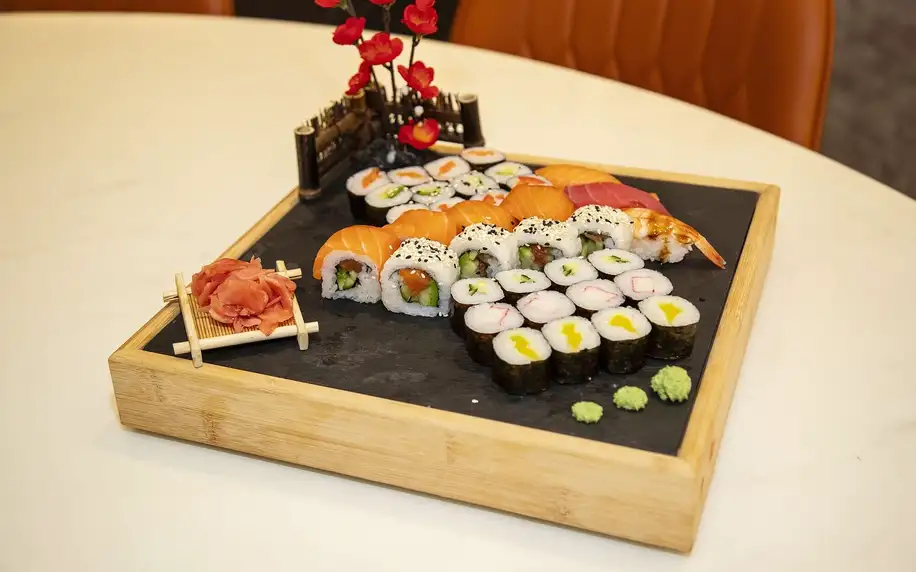 Pestré sety 28 nebo 35 ks sushi v OC Nisa