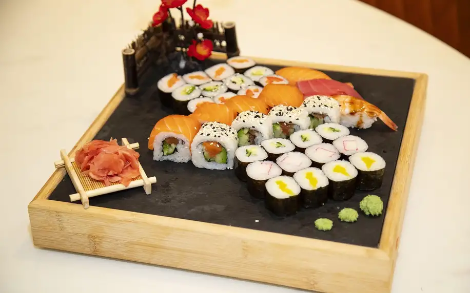 Pestré sety 28 nebo 35 ks sushi v OC Nisa