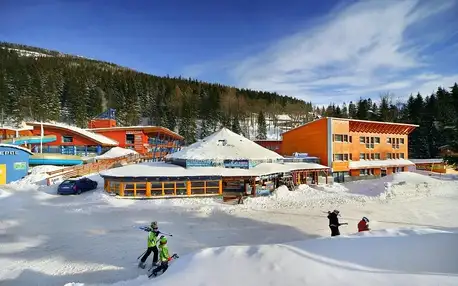 Užijte si jarní lyžování přímo u lanovky a sjezdovek Medvědín ve Špindlerově Mlýně