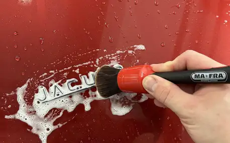 Ruční mytí auta i čištění interiéru v centru Brna
