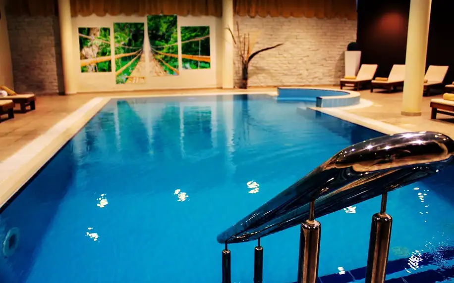 Hotel na pobřeží Jadranu: bazén, plná penze i 2 děti zdarma