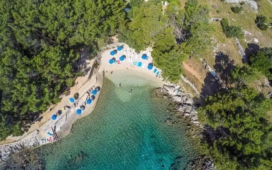 Chorvatsko: Ostrov Lošinj ve Family Resort Hotelu Manora **** se soukromou pláží s lehátky, bazény a polopenzí