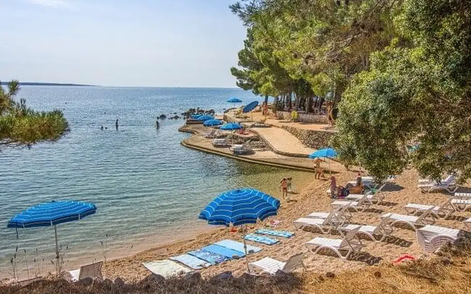Chorvatsko: Ostrov Lošinj ve Family Resort Hotelu Manora **** se soukromou pláží s lehátky, bazény a polopenzí