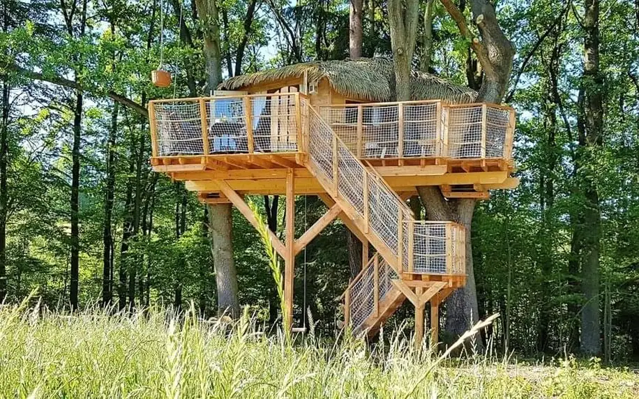 Pobyt se snídaní v krásném Tree house U Borovice v Resortu Green Valley