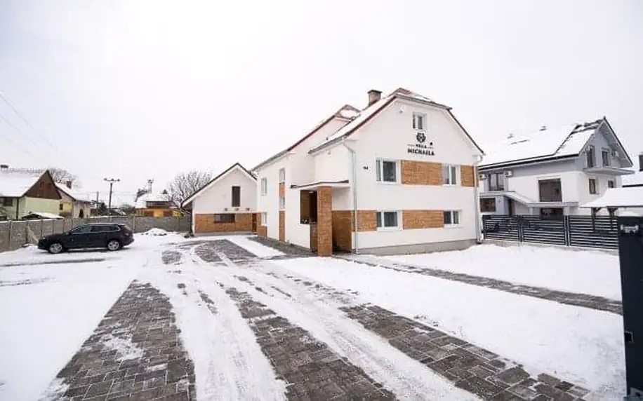Slovensko: Bešeňová jen 950 m od aquaparku a lázní ve studiu či apartmánu s kuchyňkou ve Ville Michaela
