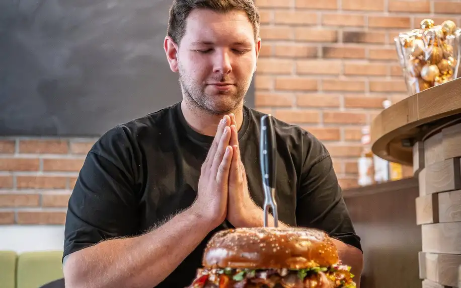 27 cm velký burger dort a hranolky pro 6-8 osob