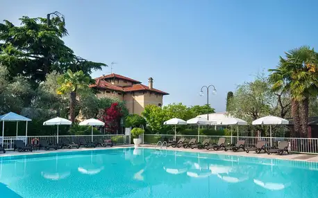 4* hotel u Lago di Garda: snídaně a venkovní bazény, first minute