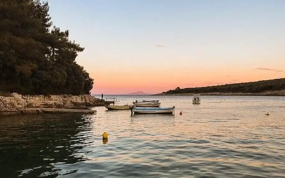 Chorvatsko: Poloostrov Istrie pouhých 200 m od pláže v Apartmánech Unija pro 3 až 5 osob s možností grilování