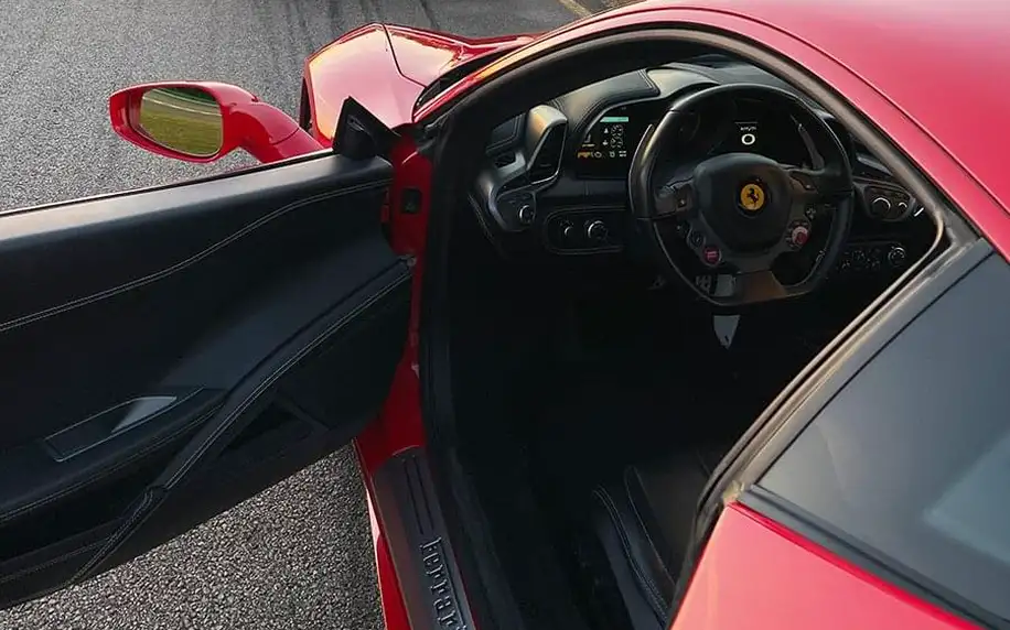 Jízda ve Ferrari na polygonu Most - 2 kola
