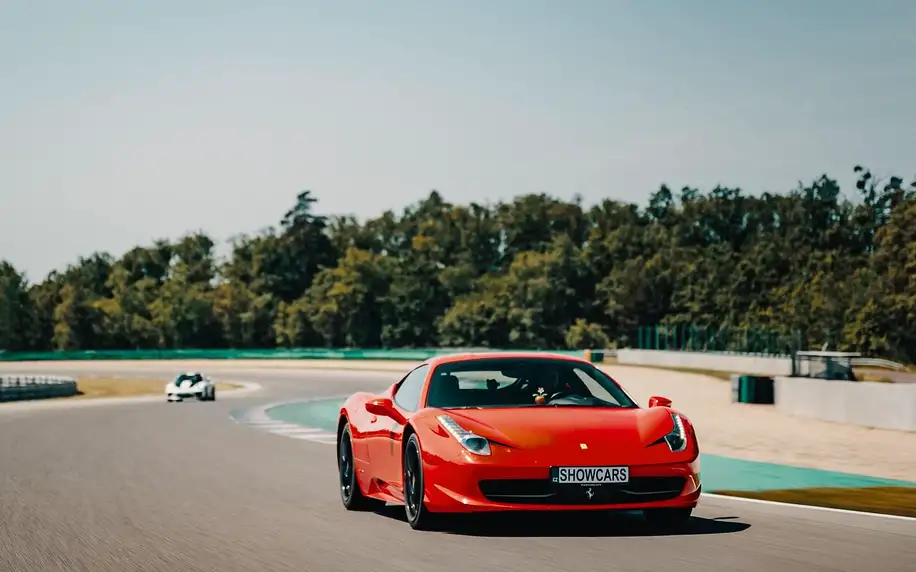 Jízda ve Ferrari na polygonu Brno - 2 kola