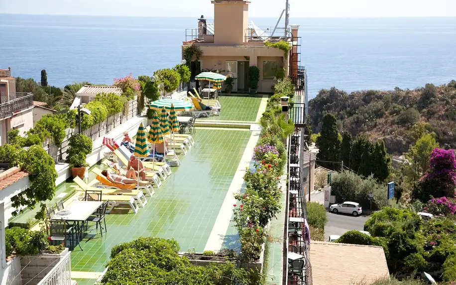 Pobyt na Sicílii: jídlo, střešní bazén i pláž
