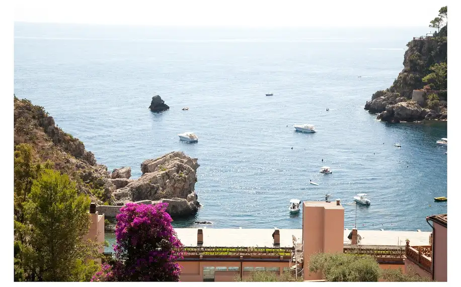 Pobyt na Sicílii: jídlo, střešní bazén i pláž