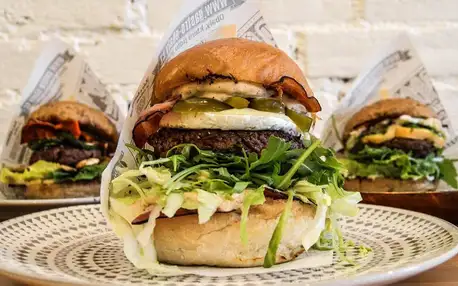 Hovězí či vegan burger dle výběru z 6 druhů i pití