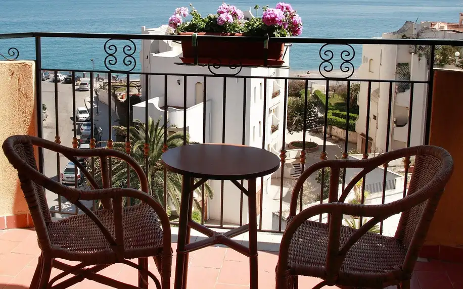 Dovolená na Sicílii: 3* vila se snídaní, 100 m od moře