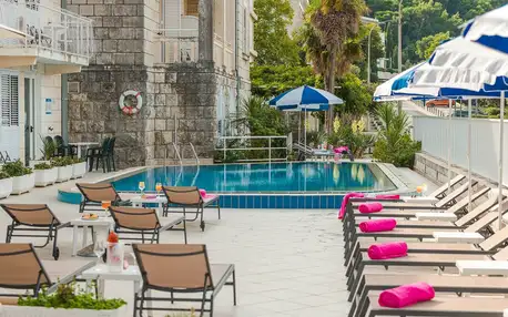 Dubrovník: hotel u pláže s vlastním bazénem, polopenze
