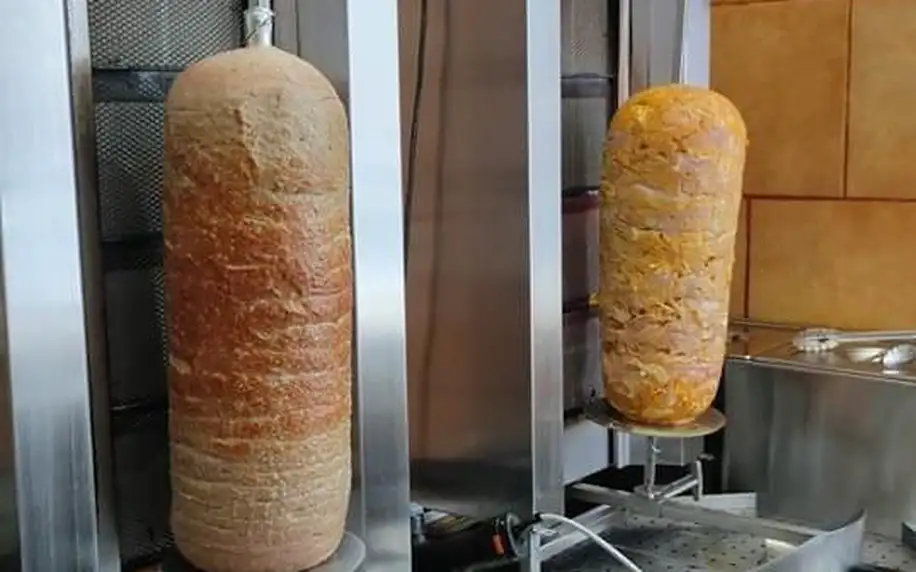 Klasický i vege kebab v tortille či chlebu a nápoj