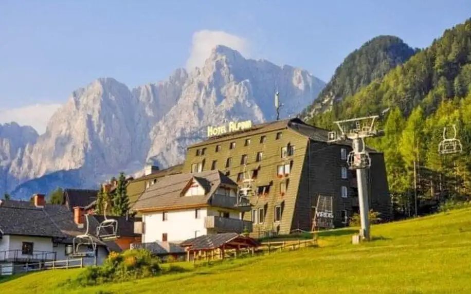 Slovinsko u jezera Jasna a Národního parku Triglav: Hotel Alpina *** s polopenzí a slevou na vstup do wellness