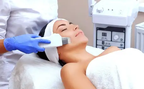 Kosmetická péče s hloubkovým čištěním a LED maskou