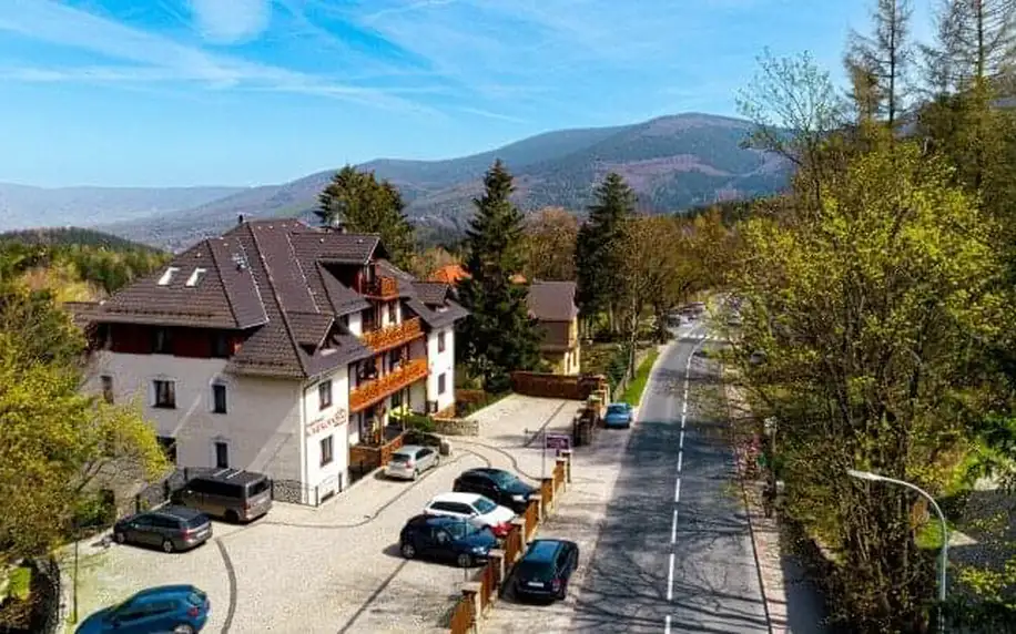 Polské Krkonoše v Penzionu Karkonoski SPA *** se snídaní či polopenzí, wellness, bazénem a vyžitím pro děti