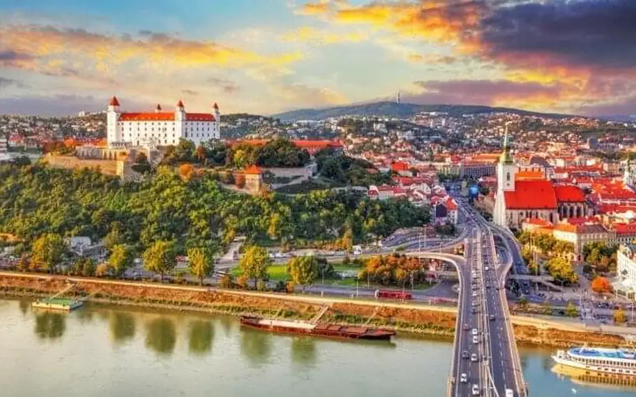 Bratislava u Devínského hradu: WX Hotel *** se snídaní a privátním vstupem do wellness (bazén, sauna, vířivka)