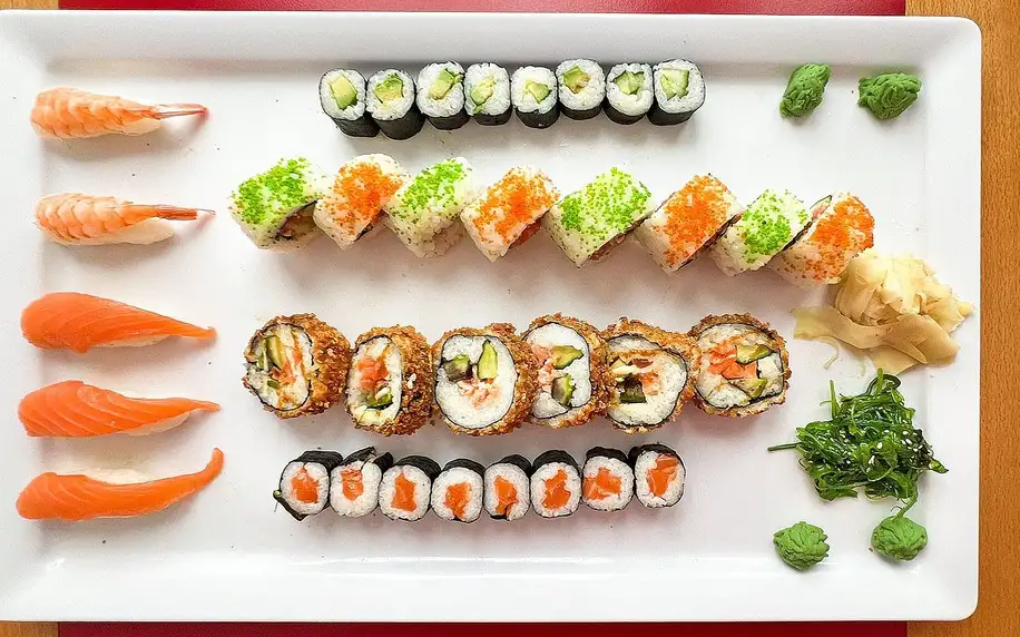 Sushi sety s 35–66 ks: maki, nigiri i tempura s lososem