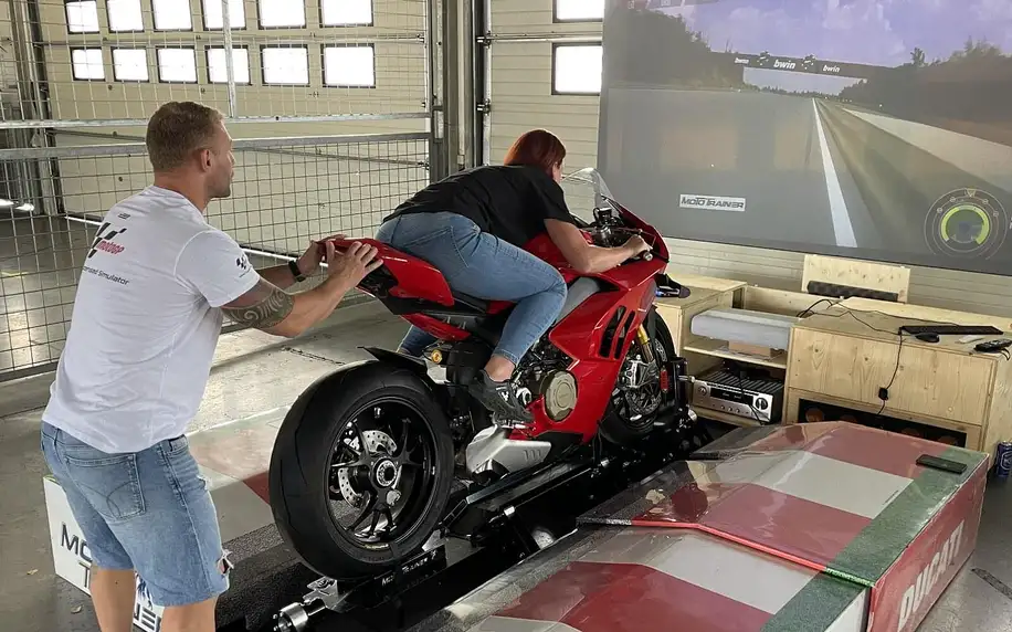 Jízda na oficiálním simulátoru Moto GP pro 1 osobu