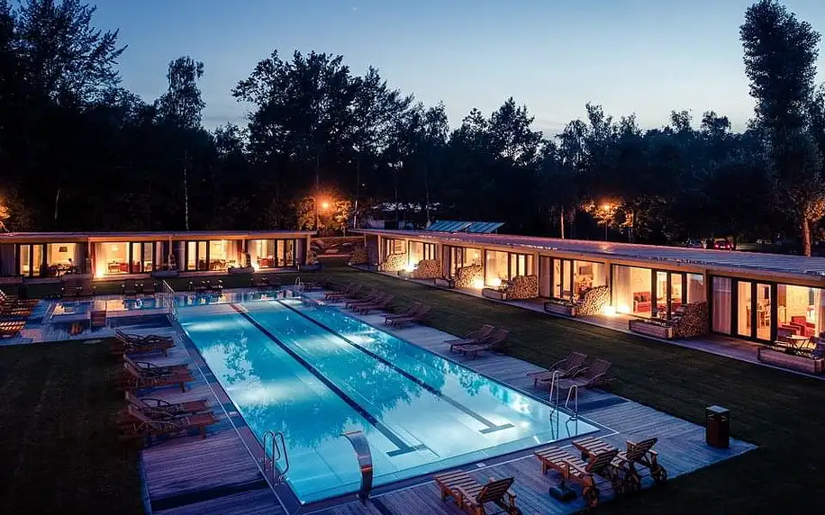 Úžasný pobyt v chaletu v tyrolském stylu s terasou a venkovním bazénem ve Villa Resort & Organic Spa