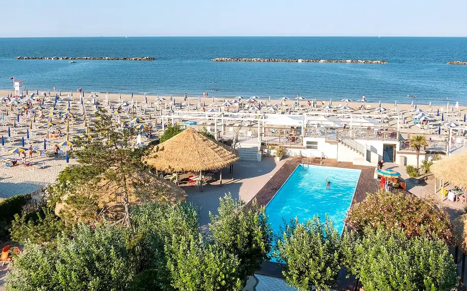 Ravenna: hotel na pláži s venkovním bazénem, plnou penzí a drinky