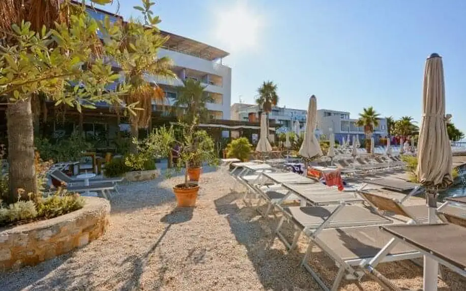 Chorvatsko: Split přímo u soukromé pláže v Hotelu Jona Split **** se snídaněmi, bazénem, saunou a fitness